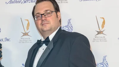 Как Брэндон Сандерсон превратил отказ издательства в $41 млн на Kickstarter: пошаговый разбор стратегии